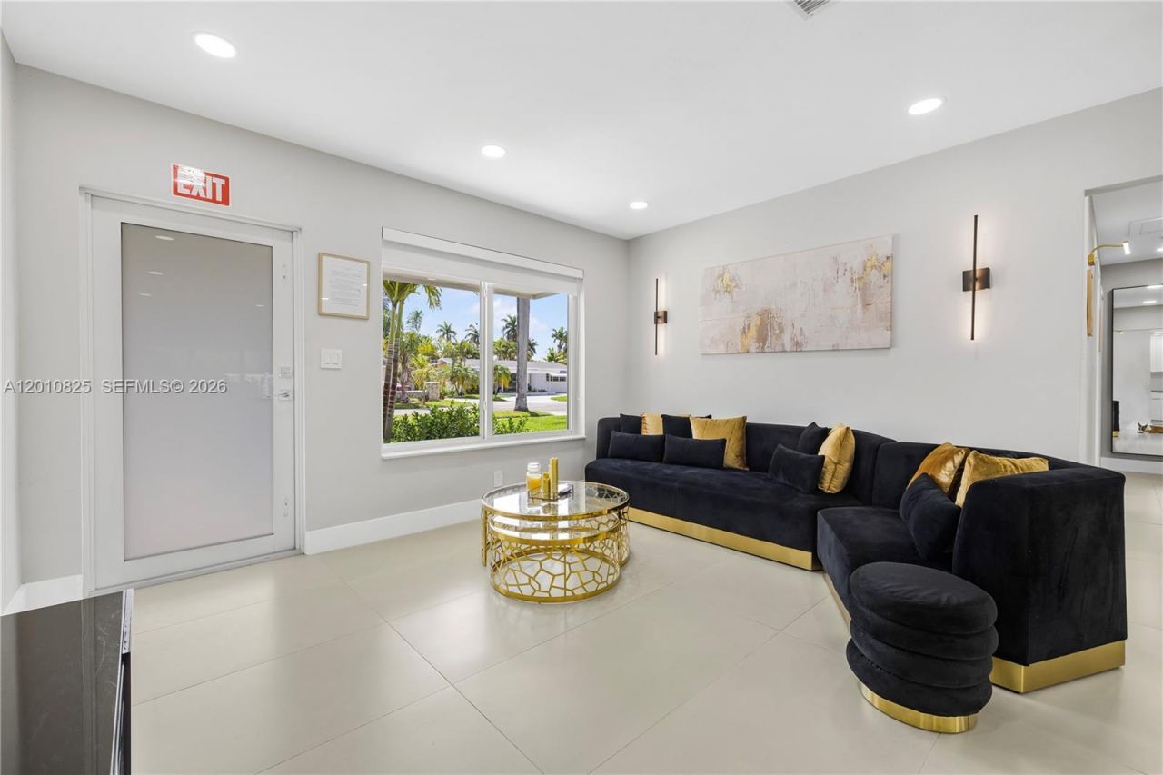 1104 N 13th Ter , Hollywood, FL 33019 Photo
