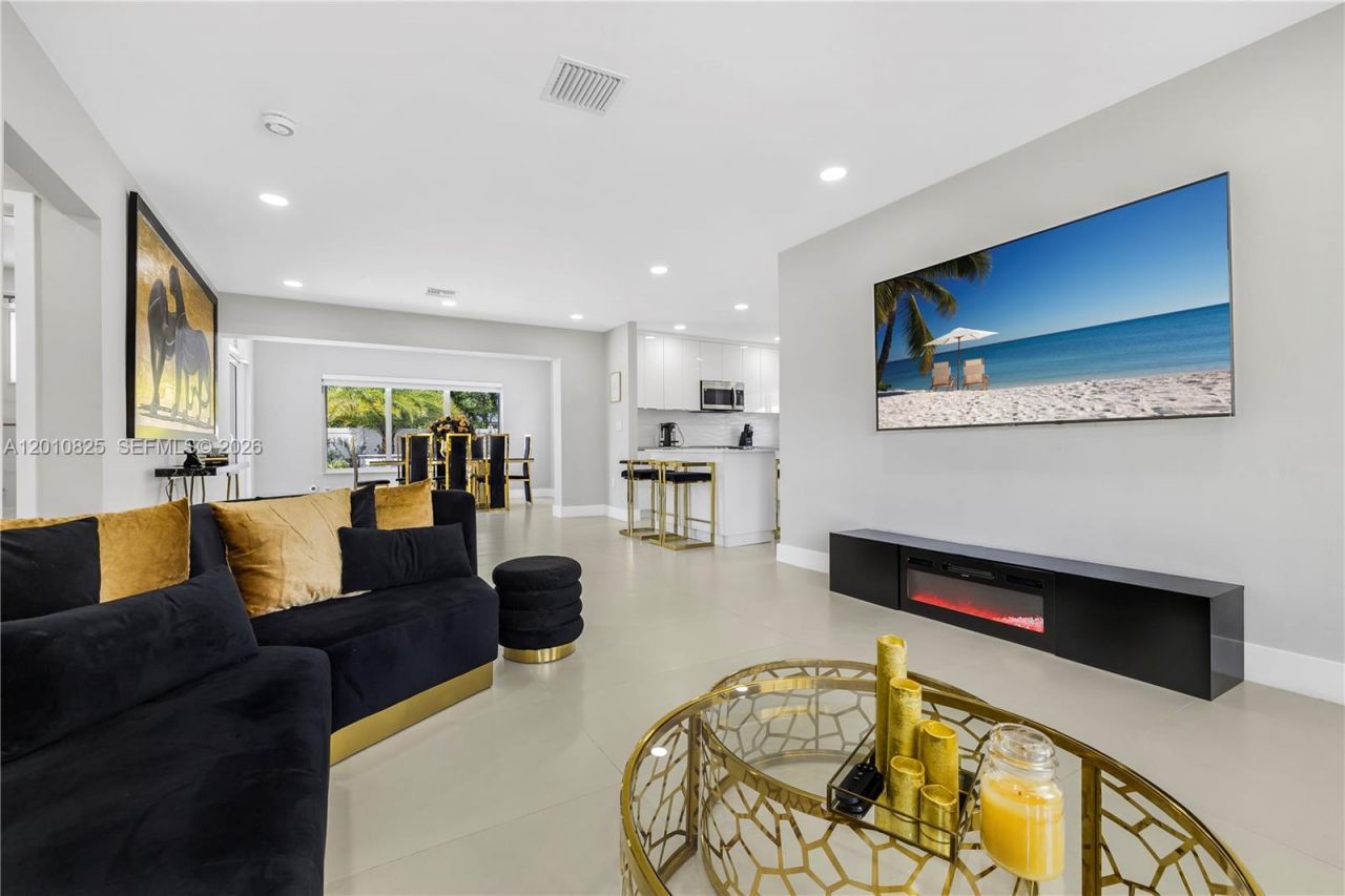 1104 N 13th Ter , Hollywood, FL 33019 Photo