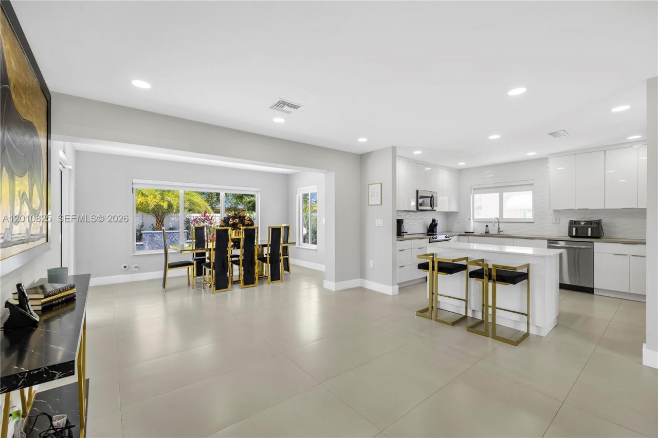 1104 N 13th Ter , Hollywood, FL 33019 Photo