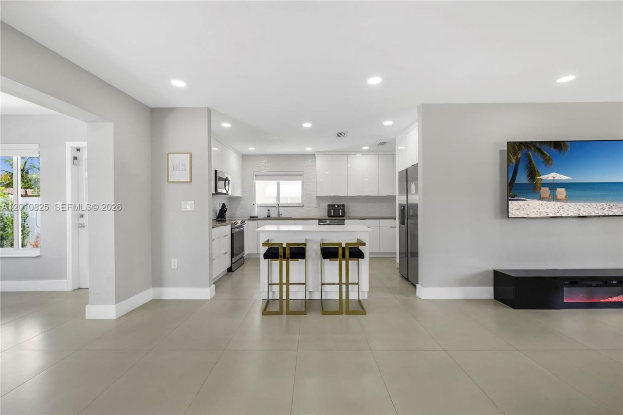 1104 N 13th Ter , Hollywood, FL 33019 Photo