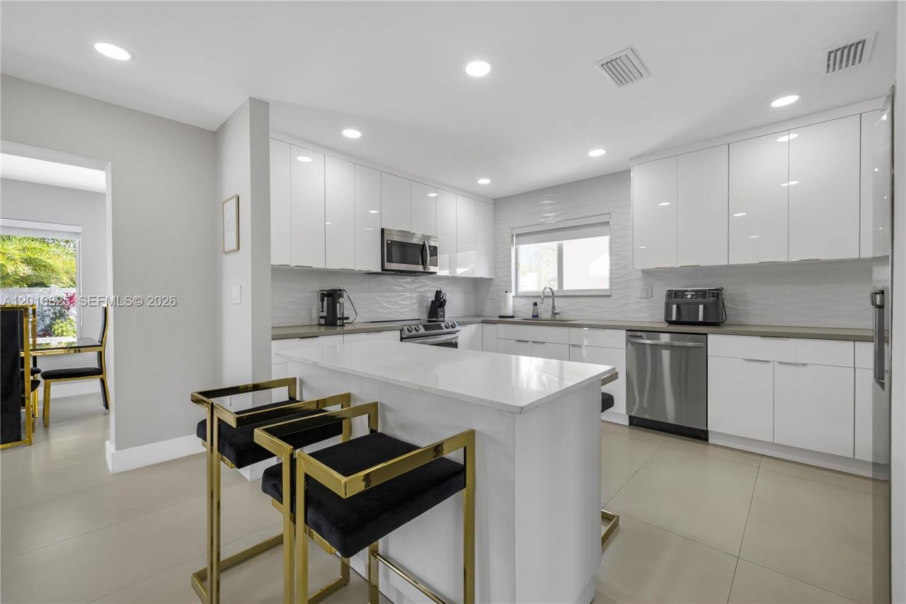 1104 N 13th Ter , Hollywood, FL 33019 Photo