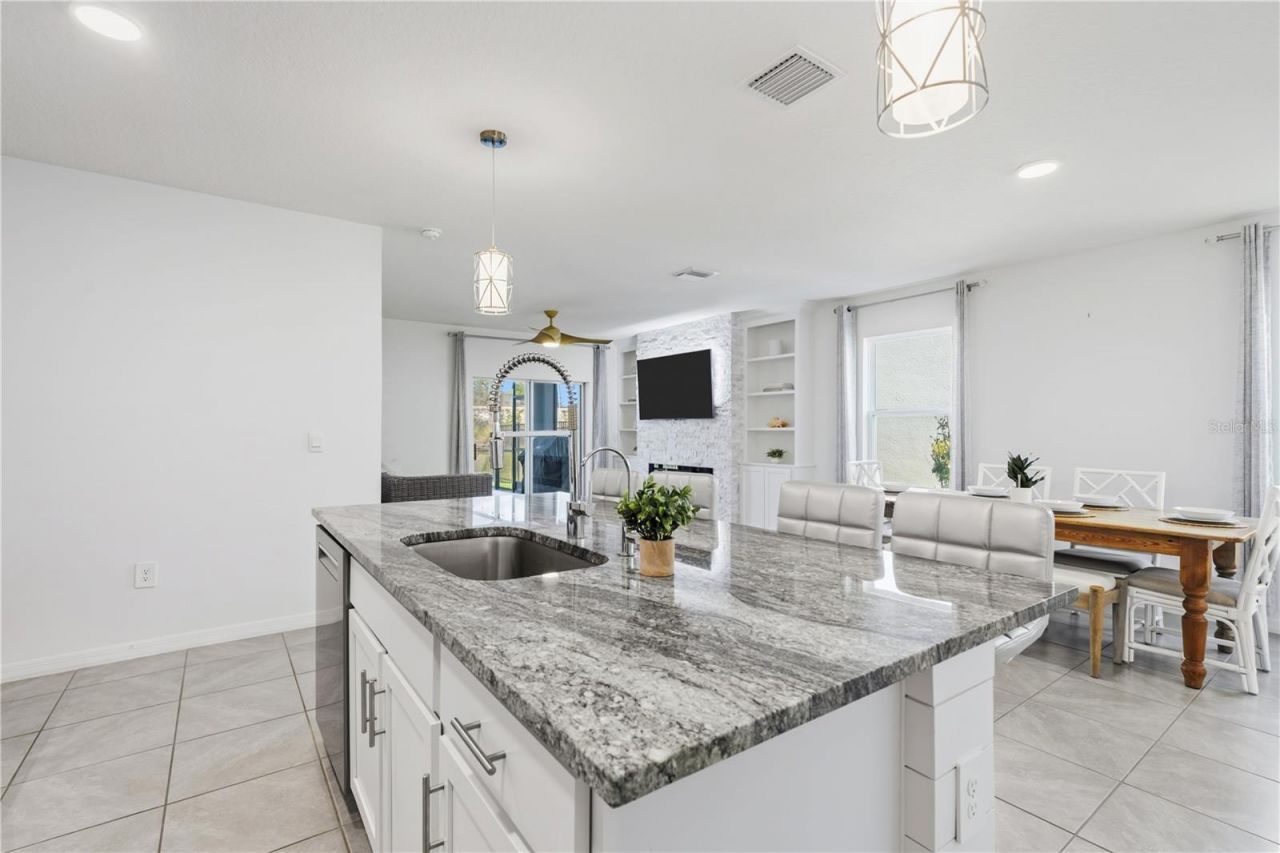 3307 Hilltop Circle, Bradenton, FL 34211 Photo