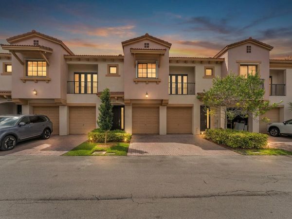 6077 W Grand Cypress Cir Circle W, Coconut Creek, FL 33073