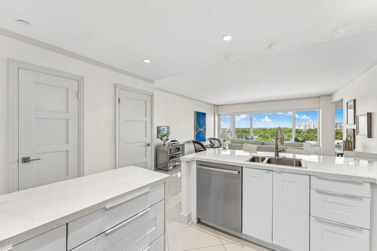 701 E Camino Real, Boca Raton, FL 33432 Photo