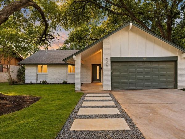 9219 Hunters TRCE E, Austin, TX 78758