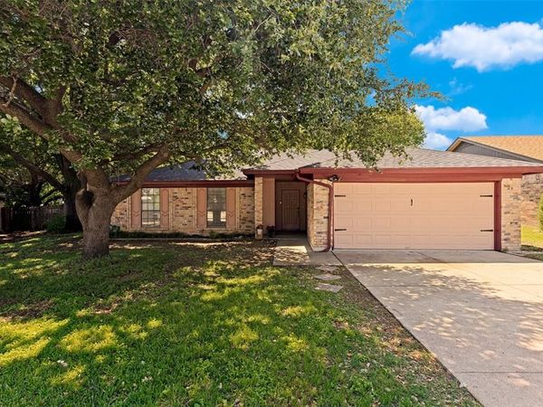 1065 Green Ridge Terrace , Saginaw, TX 76179