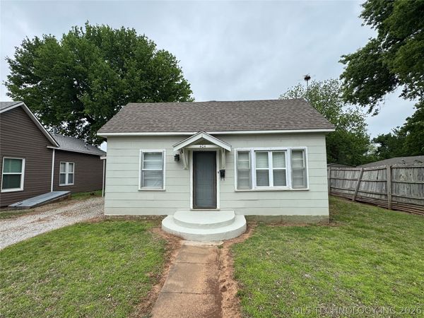 404 N Vine Avenue , Cleveland, OK 74020