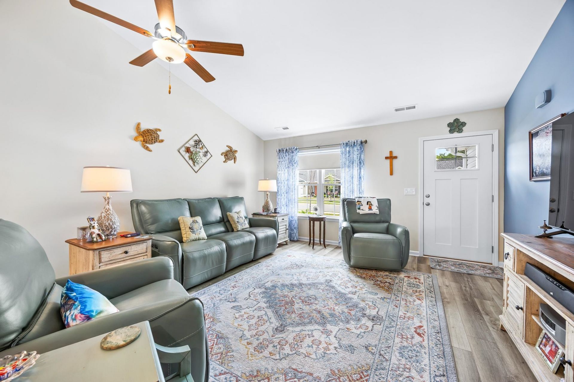 779 Woodside Dr.  Photo 4