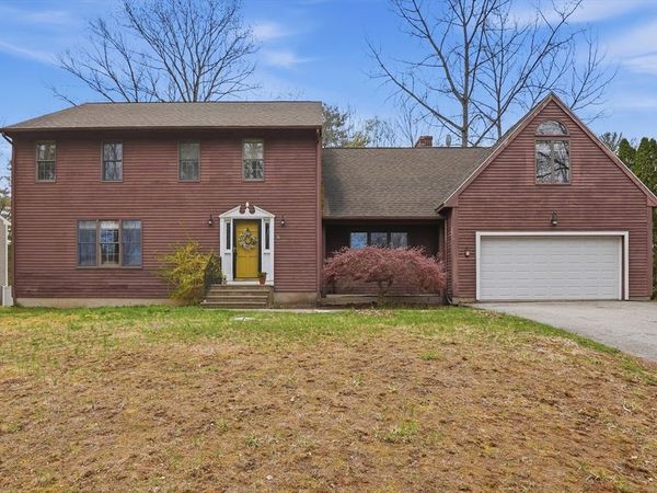 26 Woodside Circle, Sturbridge, MA 01566