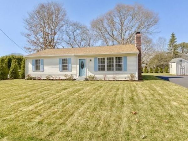 20 Swallow St, Falmouth, MA 02536