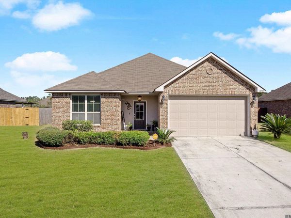 10705 Dodger Dr, Denham Springs, LA 70726