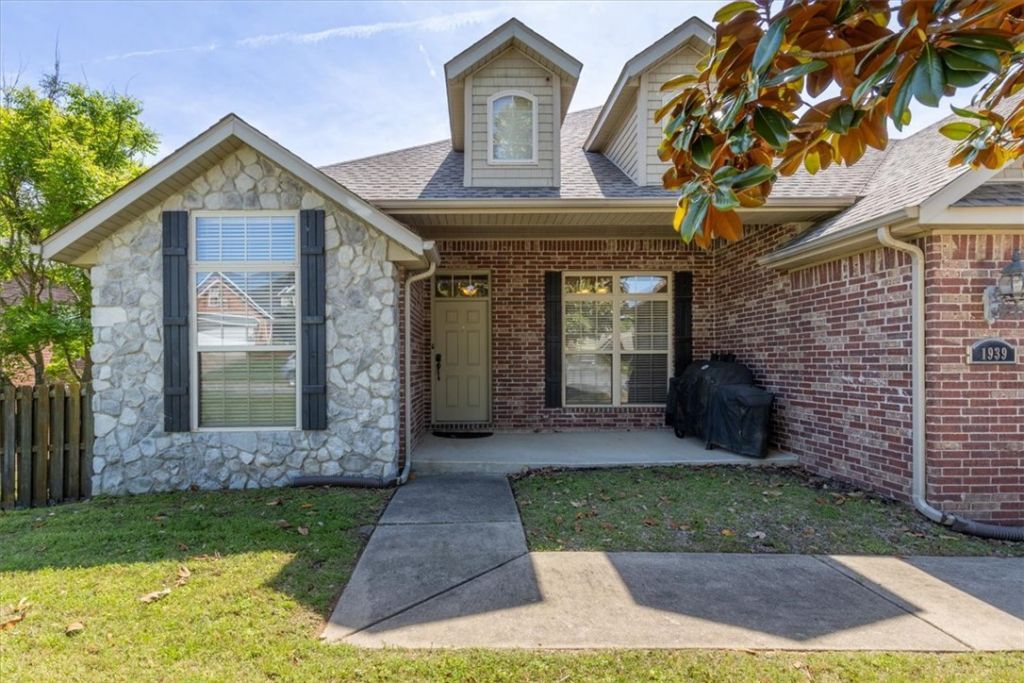1939 N Batsford Drive, Fayetteville, AR 72704 Main Photo