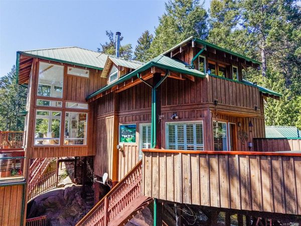 486 Bluff Way , Mayne Island, BC V0N 2J2