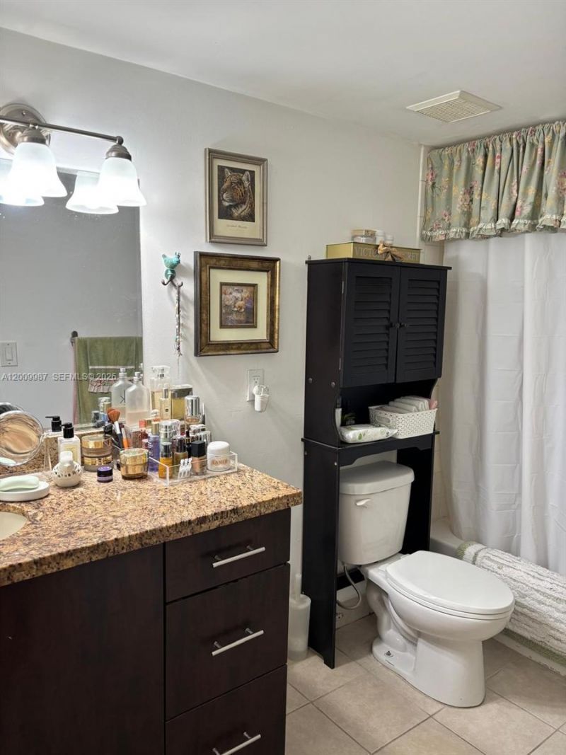 8225 Lake Dr , Unit 404, Doral, FL 33166 Photo