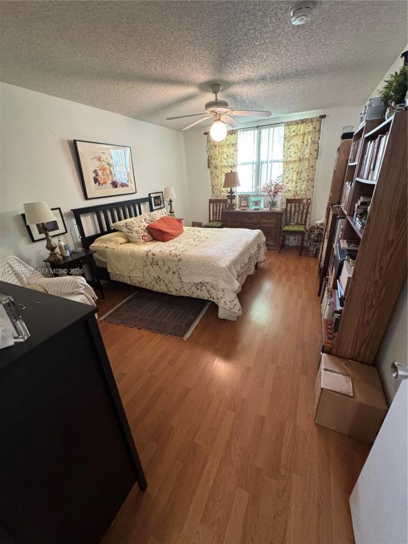 8225 Lake Dr , Unit 404, Doral, FL 33166 Photo