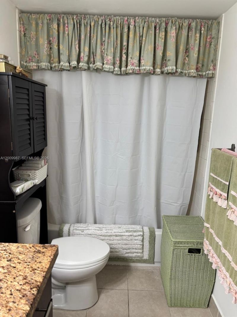 8225 Lake Dr , Unit 404, Doral, FL 33166 Photo