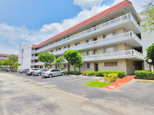 3571 Inverrary Dr, Unit 202, Lauderhill, FL 33319