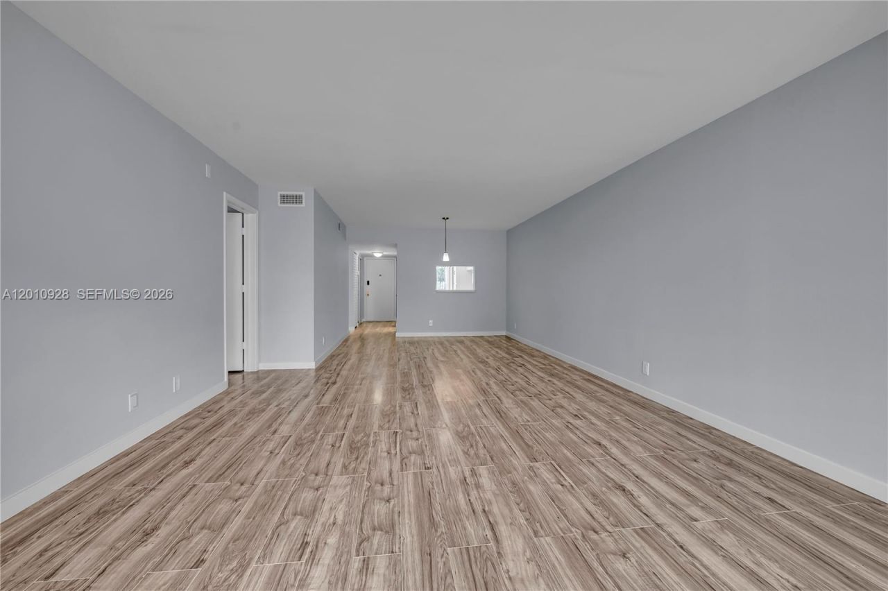 3571 Inverrary Dr, Unit 202, Lauderhill, FL 33319 Photo