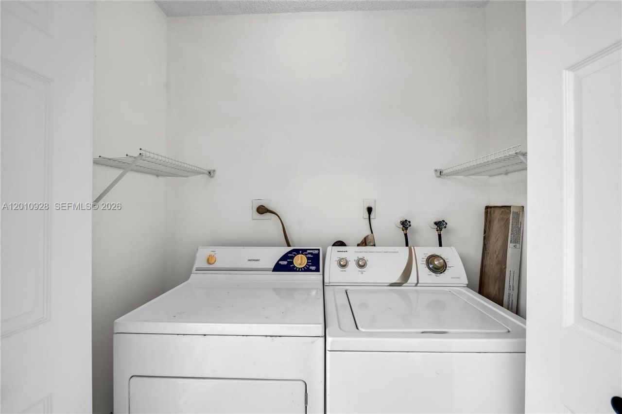 3571 Inverrary Dr, Unit 202, Lauderhill, FL 33319 Photo