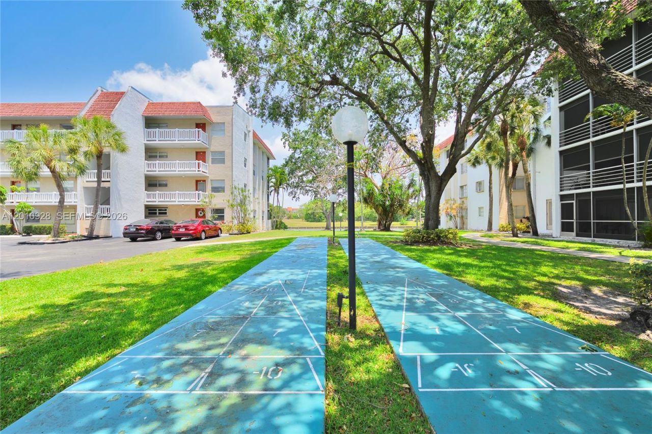 3571 Inverrary Dr, Unit 202, Lauderhill, FL 33319 Photo