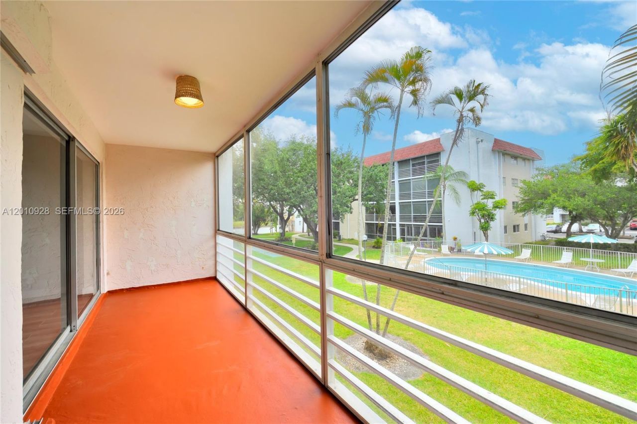 3571 Inverrary Dr, Unit 202, Lauderhill, FL 33319 Photo