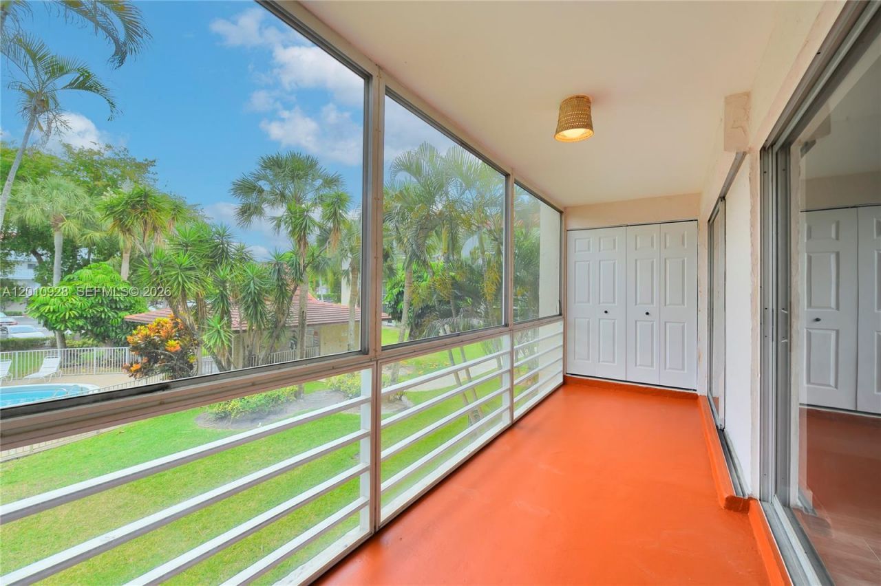 3571 Inverrary Dr, Unit 202, Lauderhill, FL 33319 Photo
