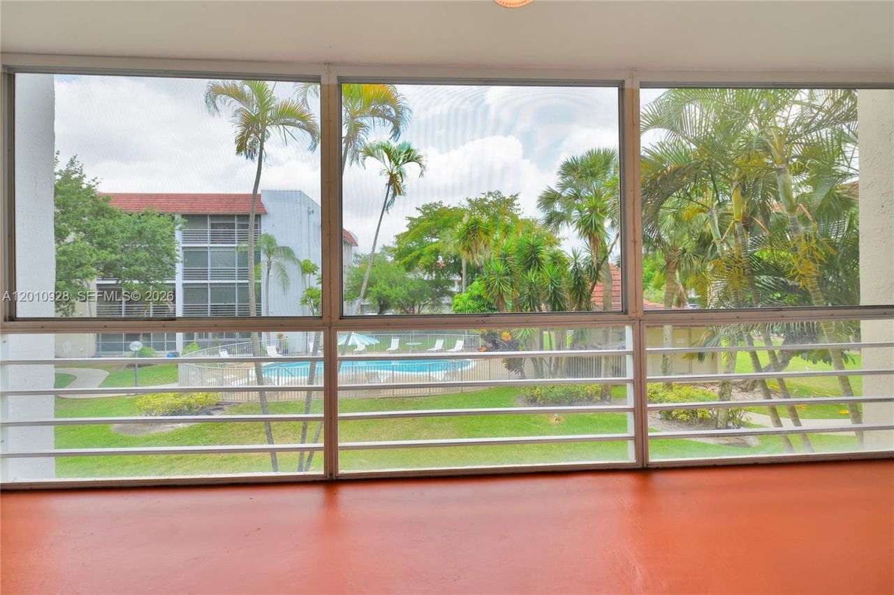3571 Inverrary Dr, Unit 202, Lauderhill, FL 33319 Photo