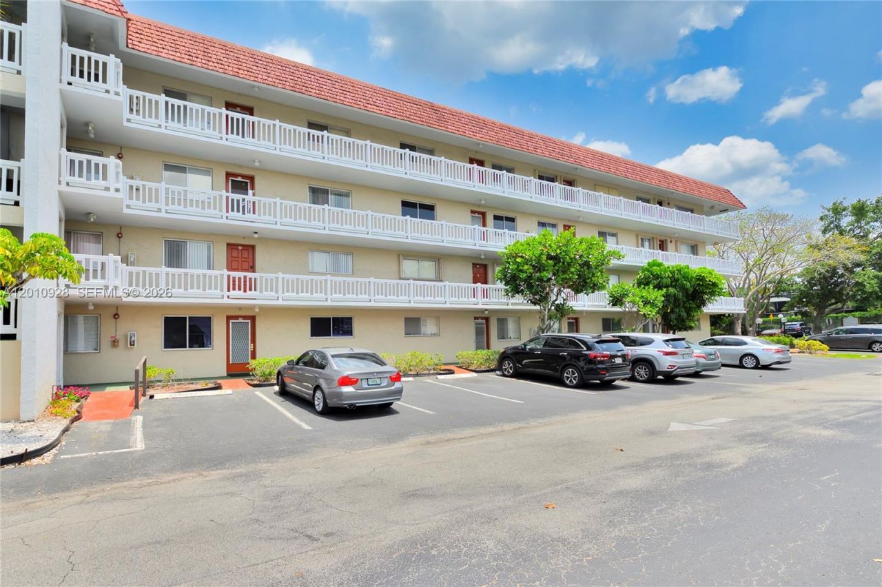 3571 Inverrary Dr, Unit 202, Lauderhill, FL 33319 Photo