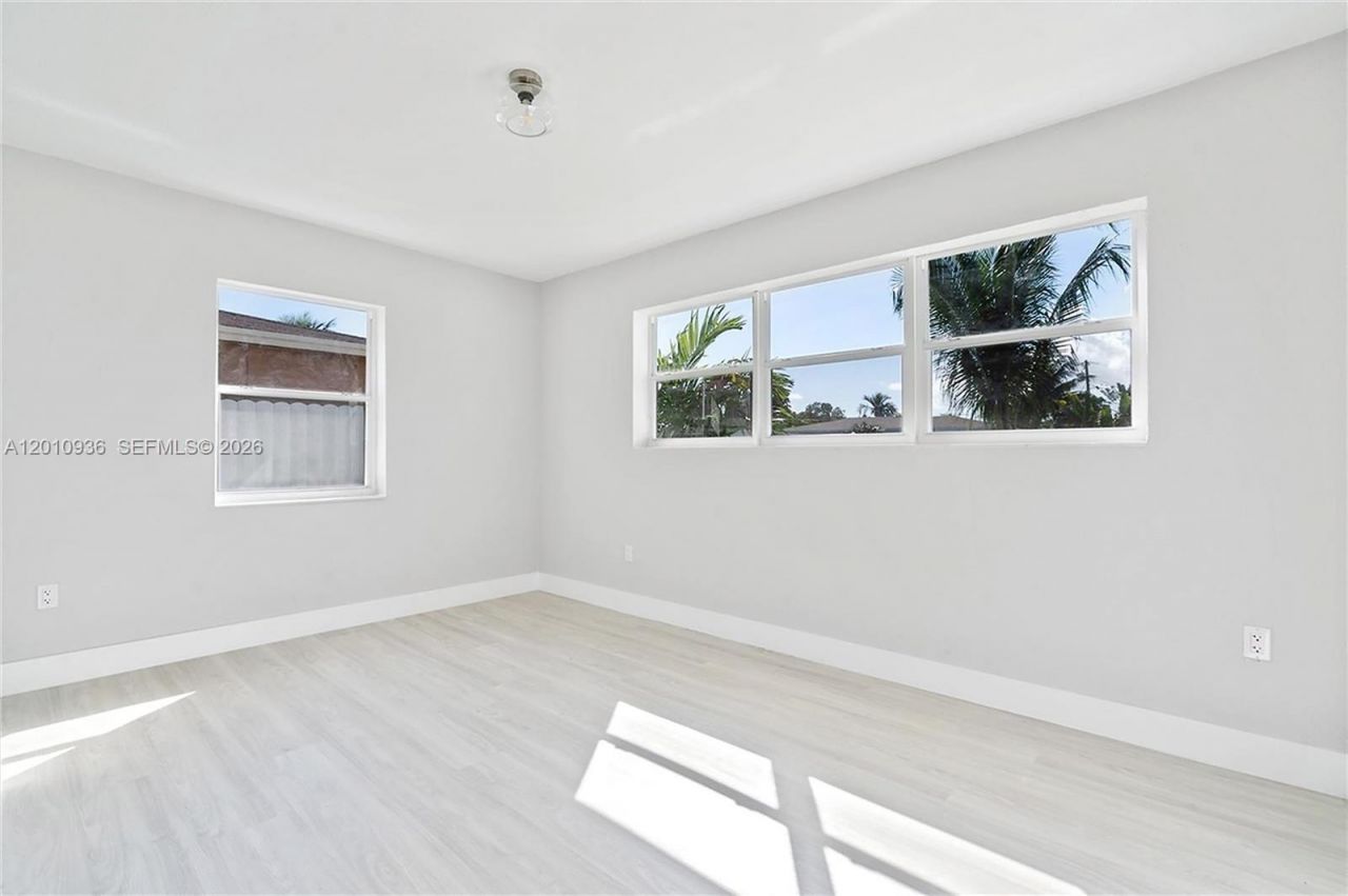 925 NW 84th St, Miami, FL 33150 Photo