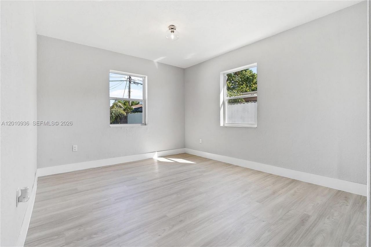 925 NW 84th St, Miami, FL 33150 Photo