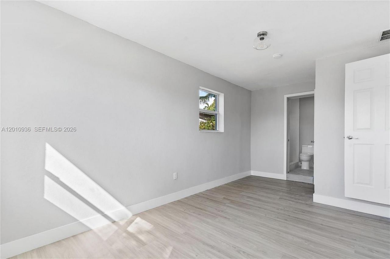 925 NW 84th St, Miami, FL 33150 Photo