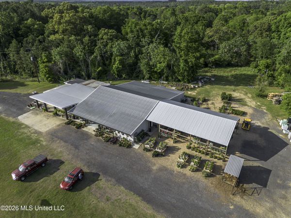2268 Simpson Highway 49 , Mendenhall, MS 39114