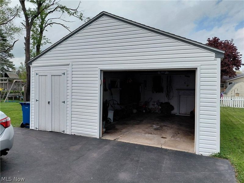 506 Moore Street, Hubbard, OH 44425 Photo 2