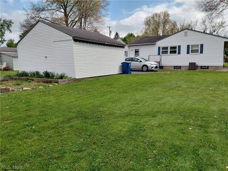 506 Moore Street, Hubbard, OH 44425 Photo 8