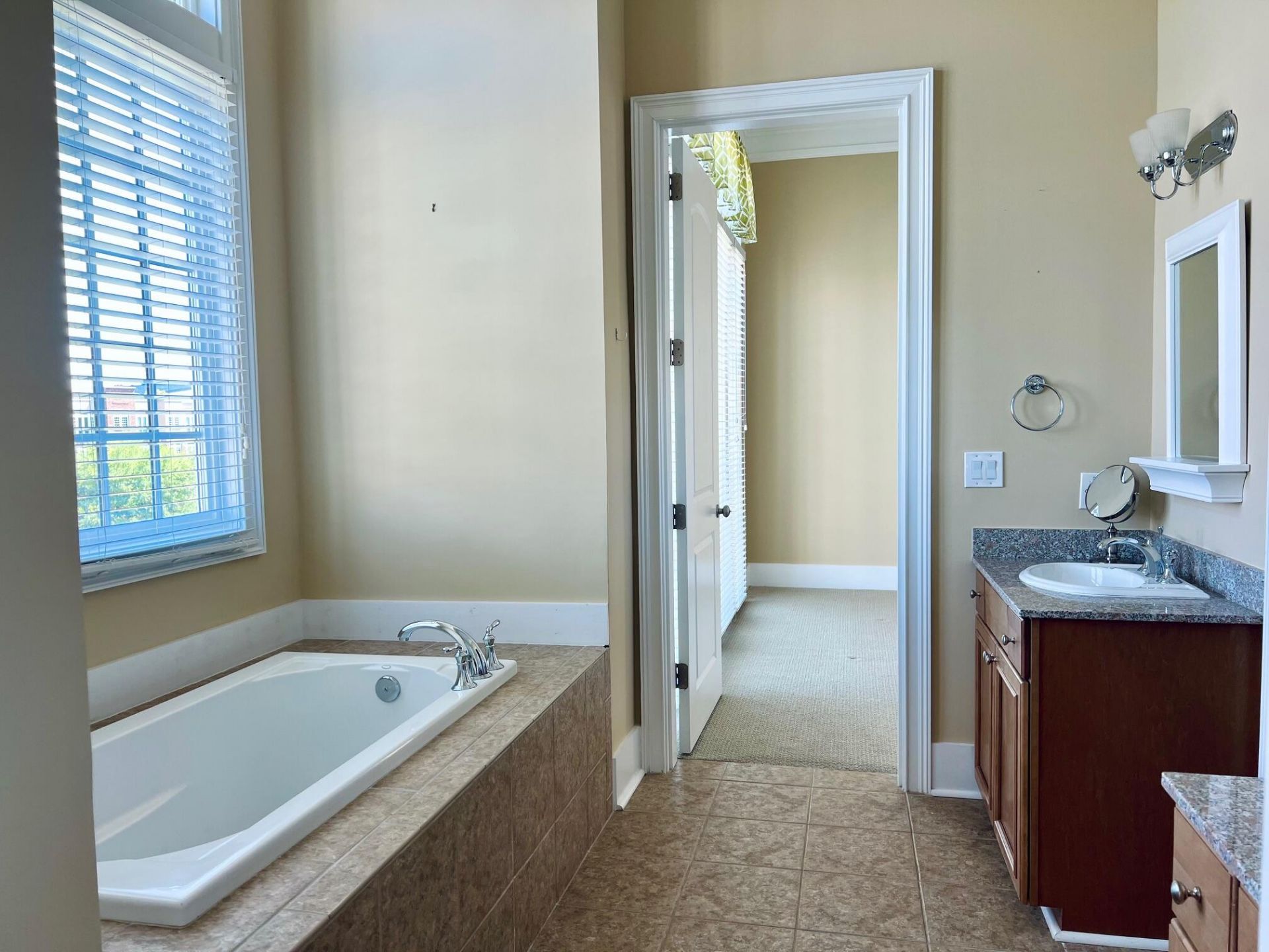 144 Fairbanks Oak Alley Photo 29