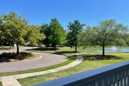 144 Fairbanks Oak Alley photo 4