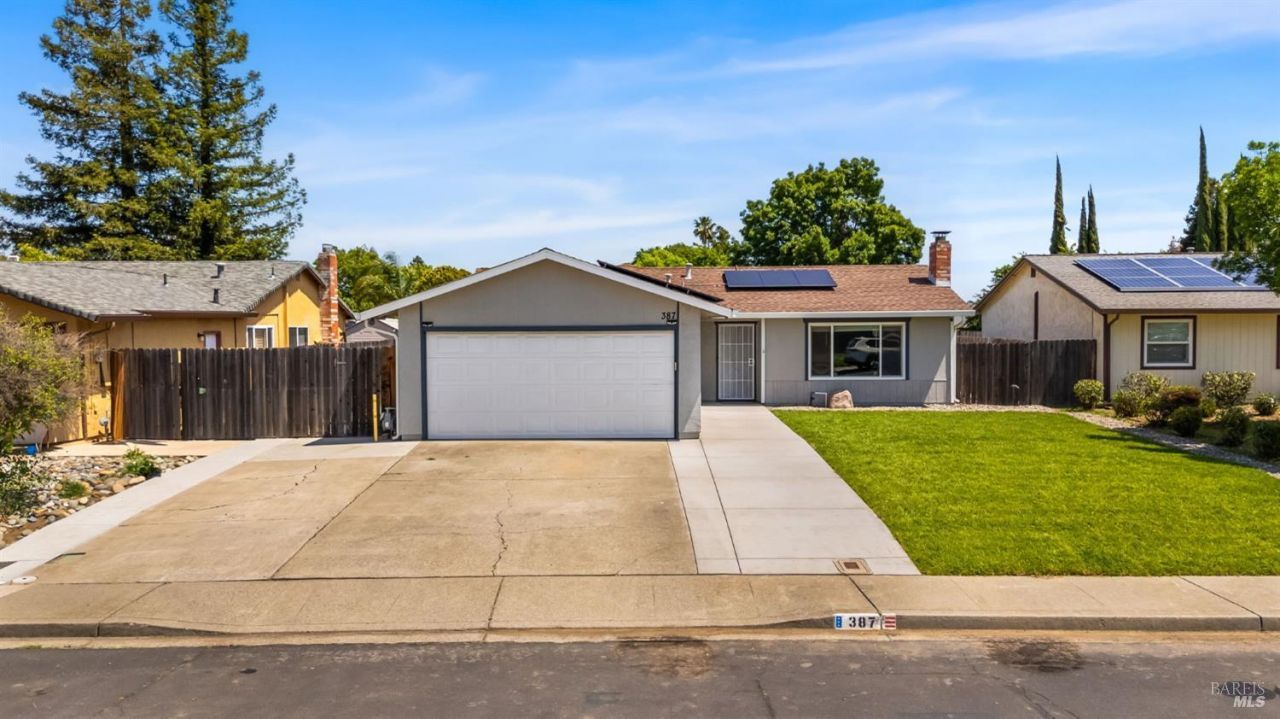 387 Colonial Circle, Vacaville, CA 95687 Main Photo