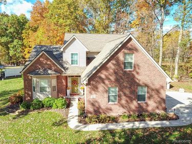 1291 Courtney Court , Hartland Twp, MI 48353