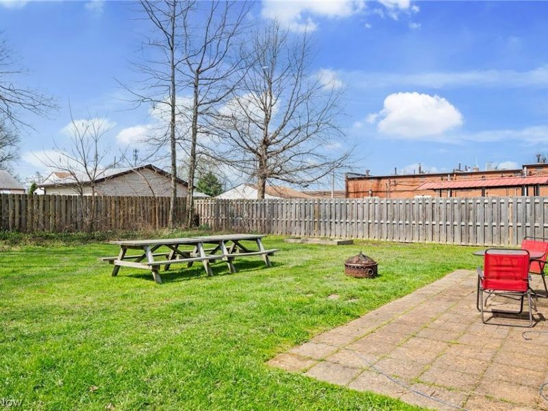 396 E 319 Street, Willowick, OH 44095 Photo 3