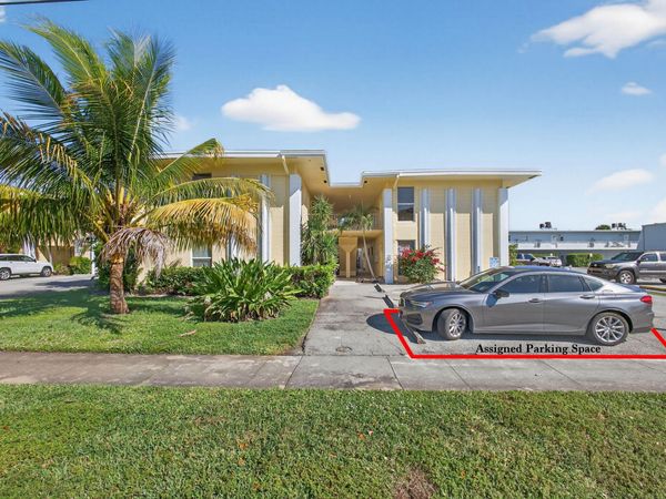 727 Hummingbird Way, Unit 6, North Palm Beach, FL 33408