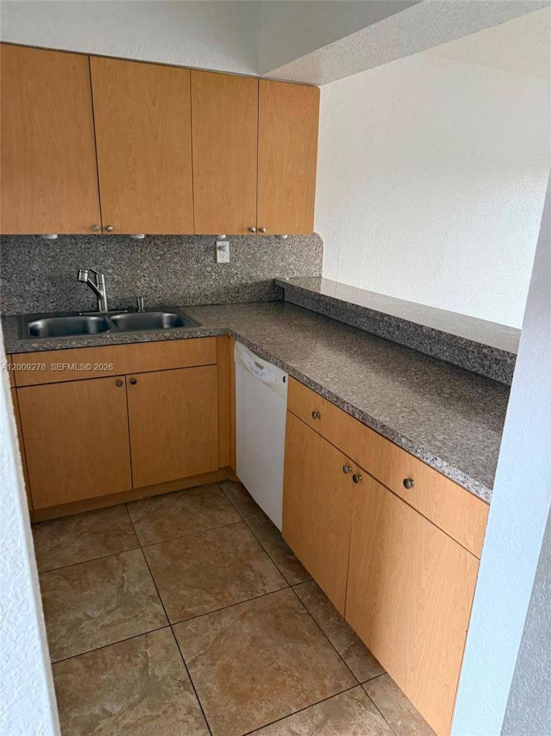 8425 NW 8th St, Unit 306, Miami, FL 33126 Photo
