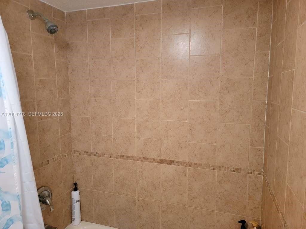 8425 NW 8th St , Unit 306, Miami, FL 33126 Photo