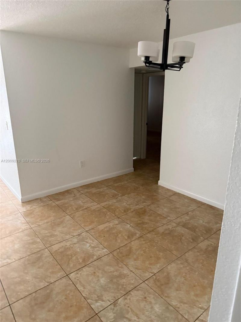8425 NW 8th St, Unit 306, Miami, FL 33126 Photo