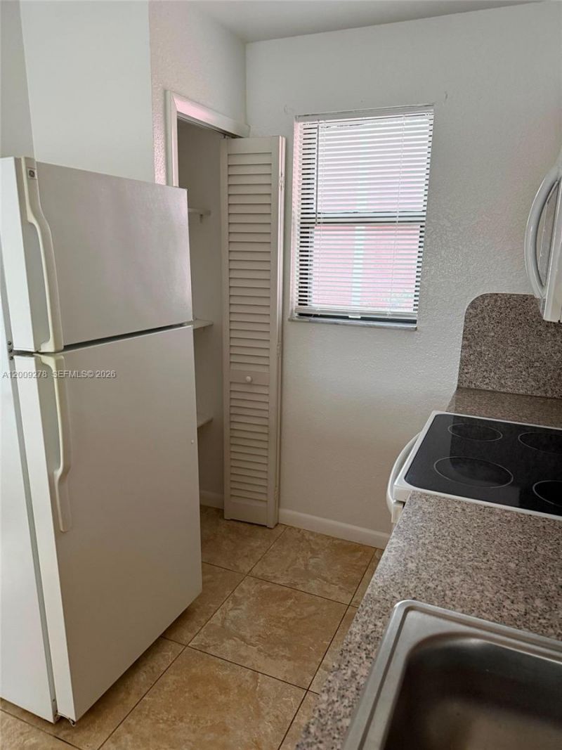8425 NW 8th St, Unit 306, Miami, FL 33126 Photo