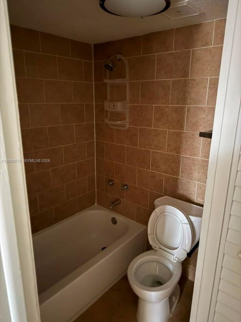 8425 NW 8th St, Unit 306, Miami, FL 33126 Photo