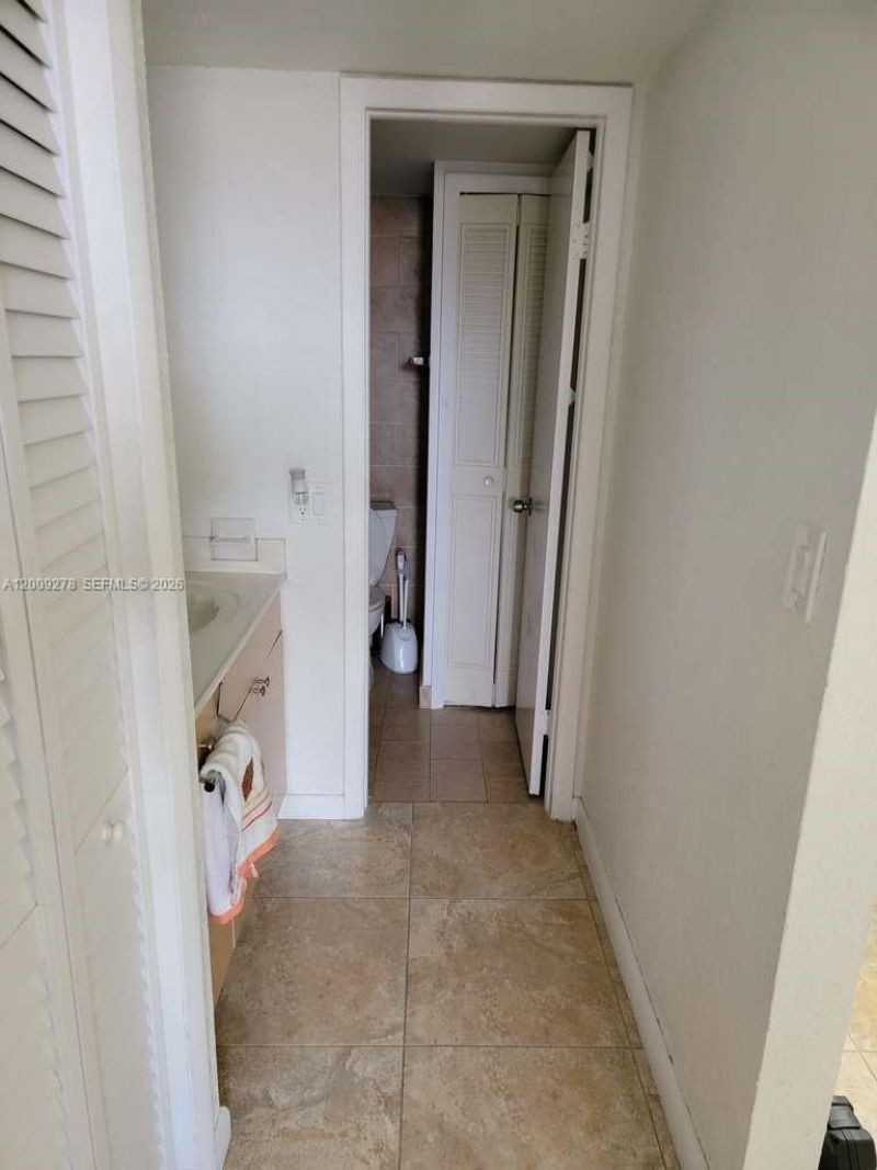 8425 NW 8th St , Unit 306, Miami, FL 33126 Photo
