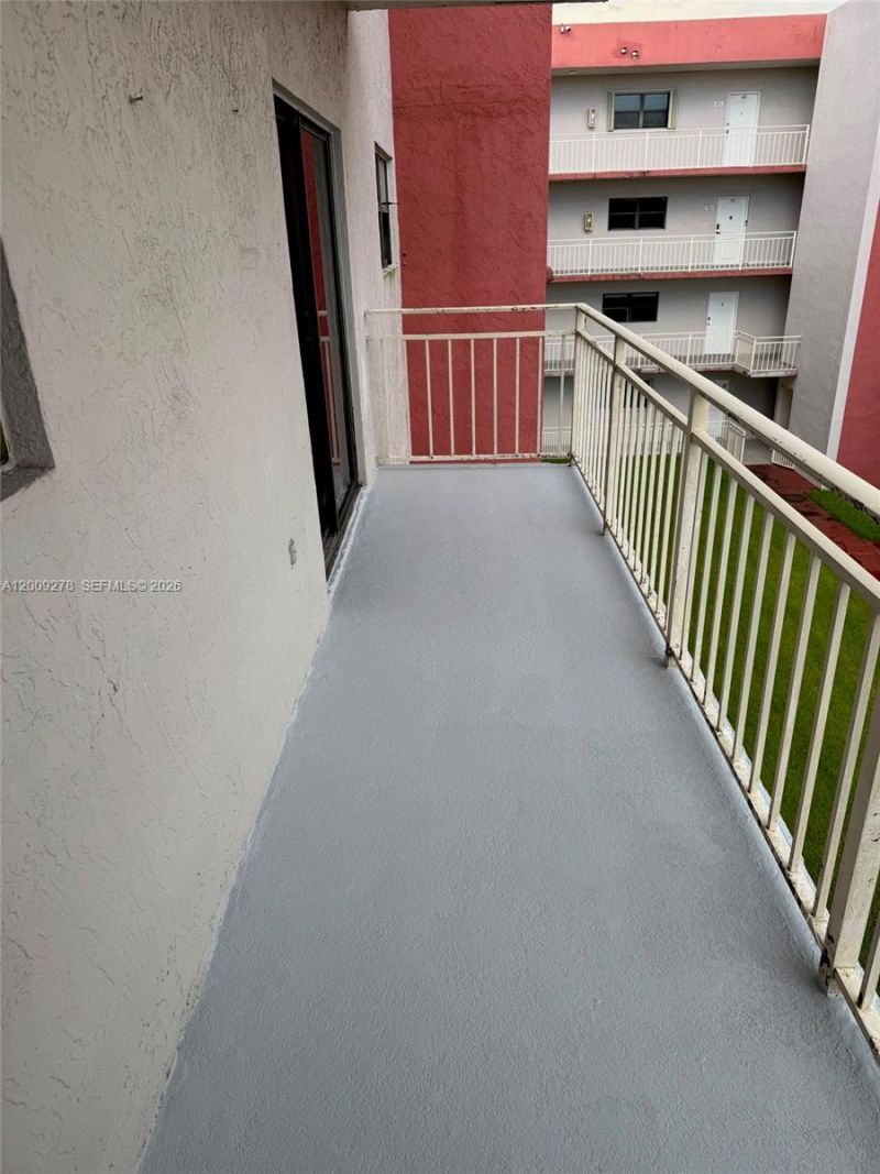 8425 NW 8th St, Unit 306, Miami, FL 33126 Photo