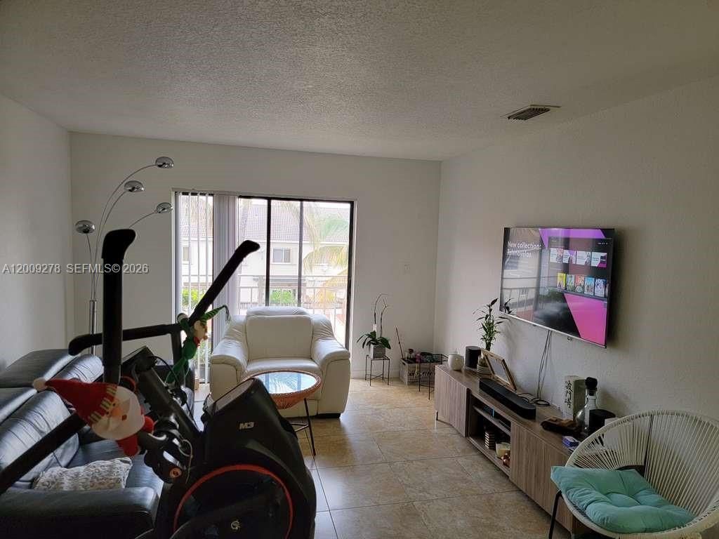 8425 NW 8th St , Unit 306, Miami, FL 33126 Photo