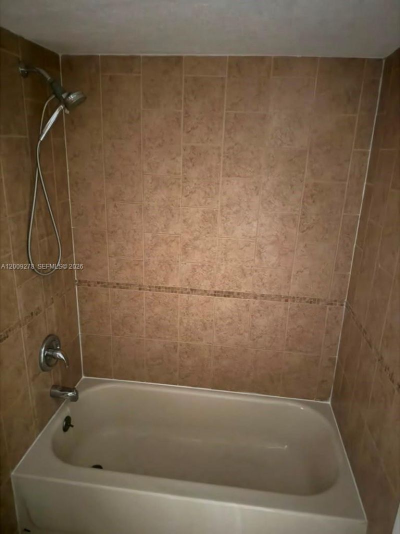 8425 NW 8th St, Unit 306, Miami, FL 33126 Photo