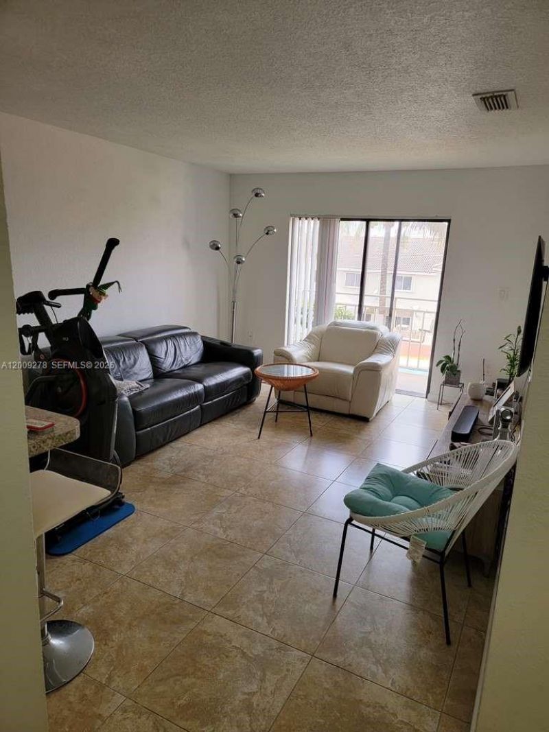 8425 NW 8th St , Unit 306, Miami, FL 33126 Photo